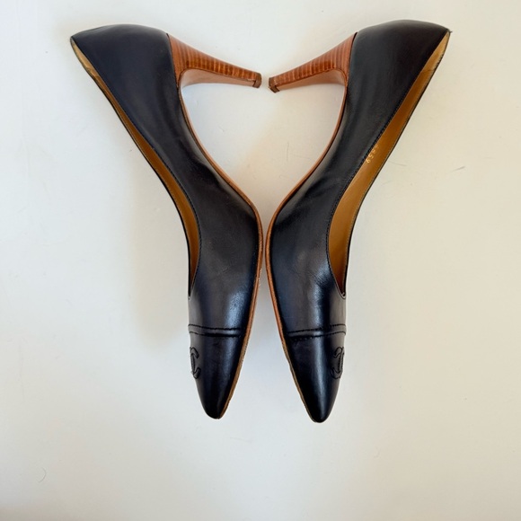 CHANEL Dark Navy Midnight Blue Vintage Leather CC cap-toe pumps EU 39.5 - Picture 5 of 10